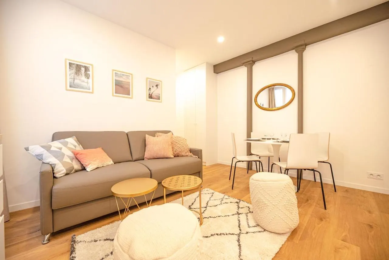 Cosy In Center - With Ac Ξενοδοχείο με διαμερίσματα
